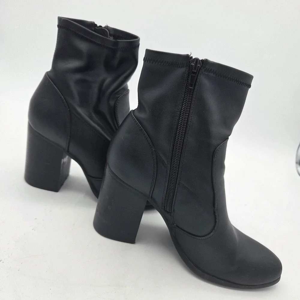 Forever 21 ankle Leather women booties Black size 7 4